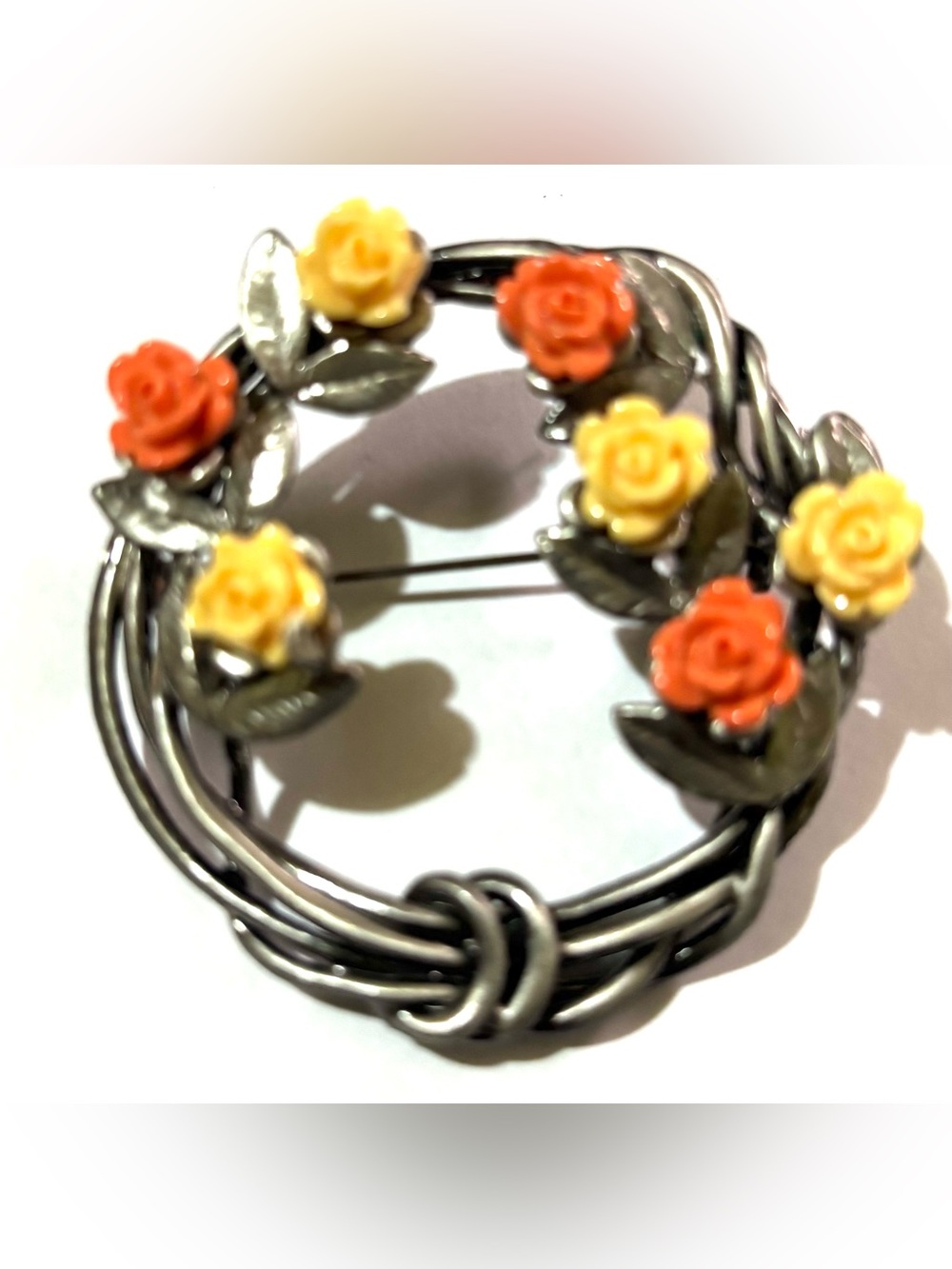 Vintage Floral Wreath Brooch in Orange and Yellow – Vintage